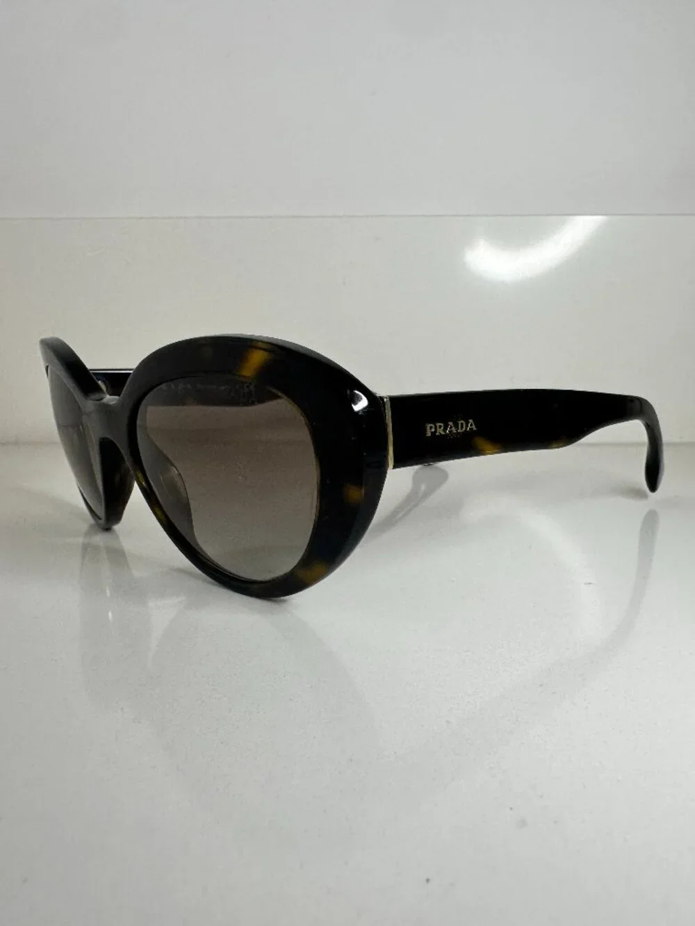 Prada Women’s Tortoise Oval Sunglasses Gold Logo Made in Ita